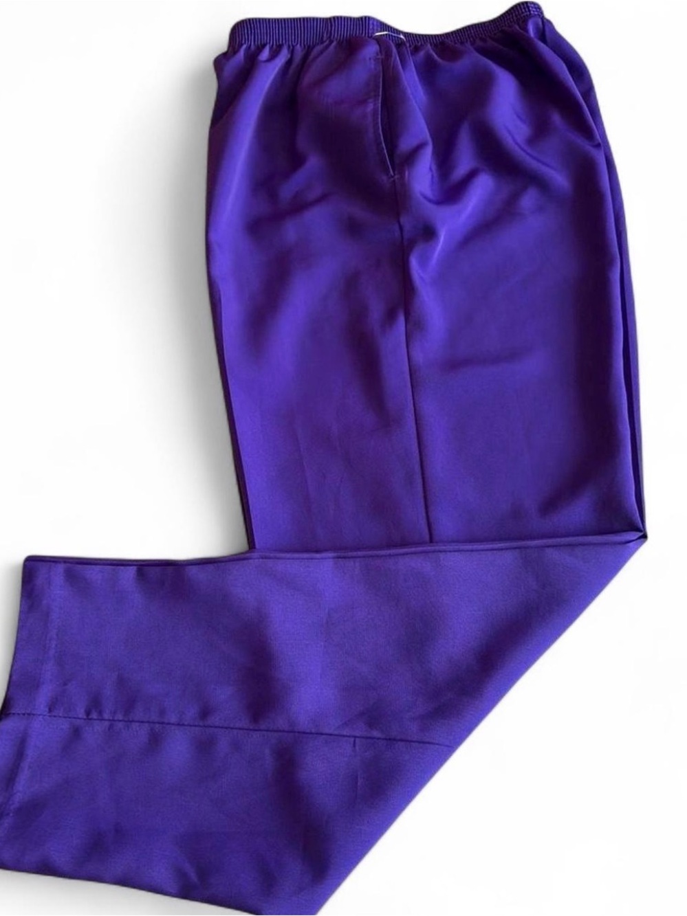 Women’s medium petite pull-on pants by Bon Worth. Purple satiny feel and pockets